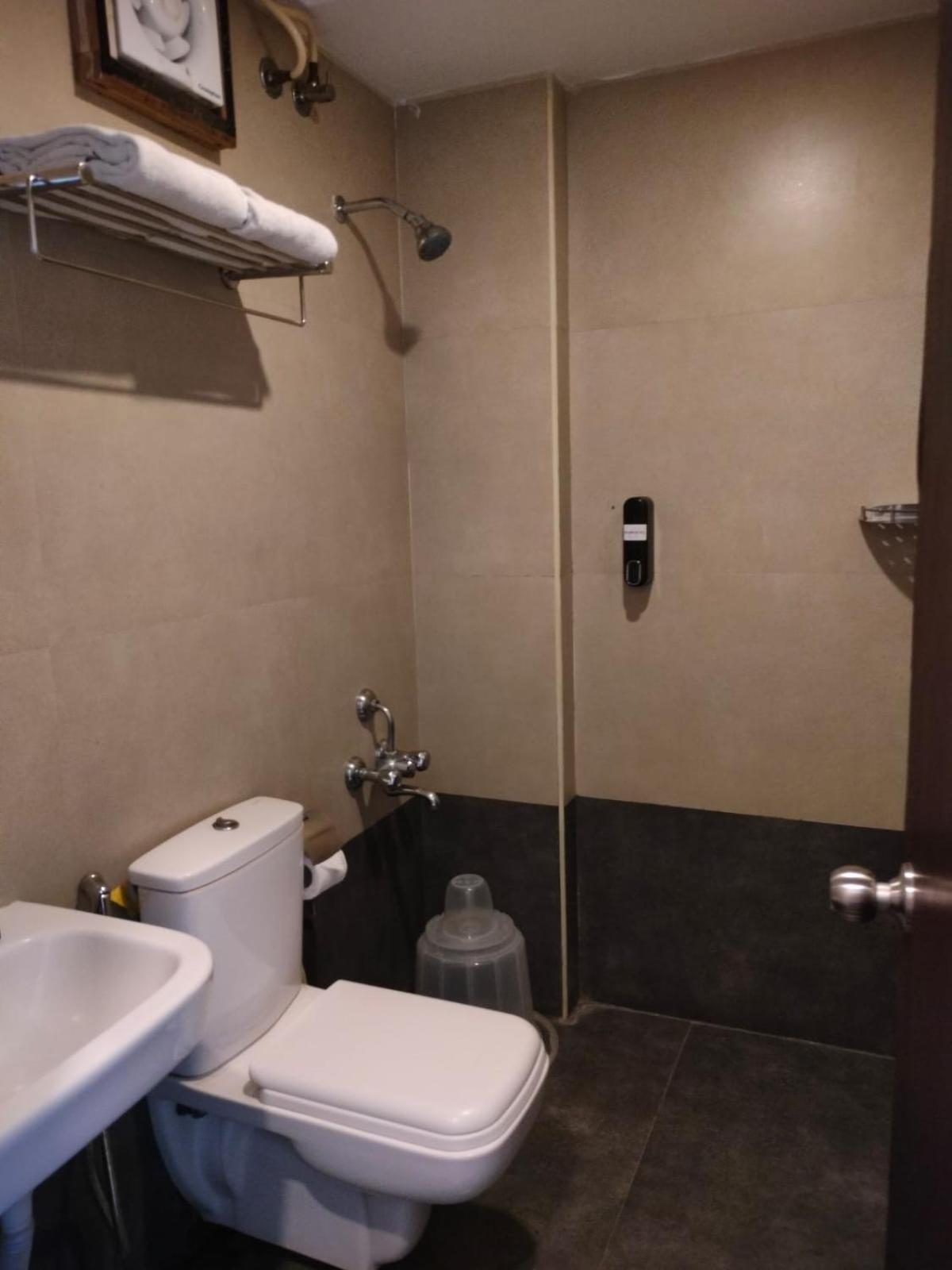 Astra Hotels & Suites - Hsr Layout Sector 1, Near Ecospace Bellandur Bangalore Eksteriør billede