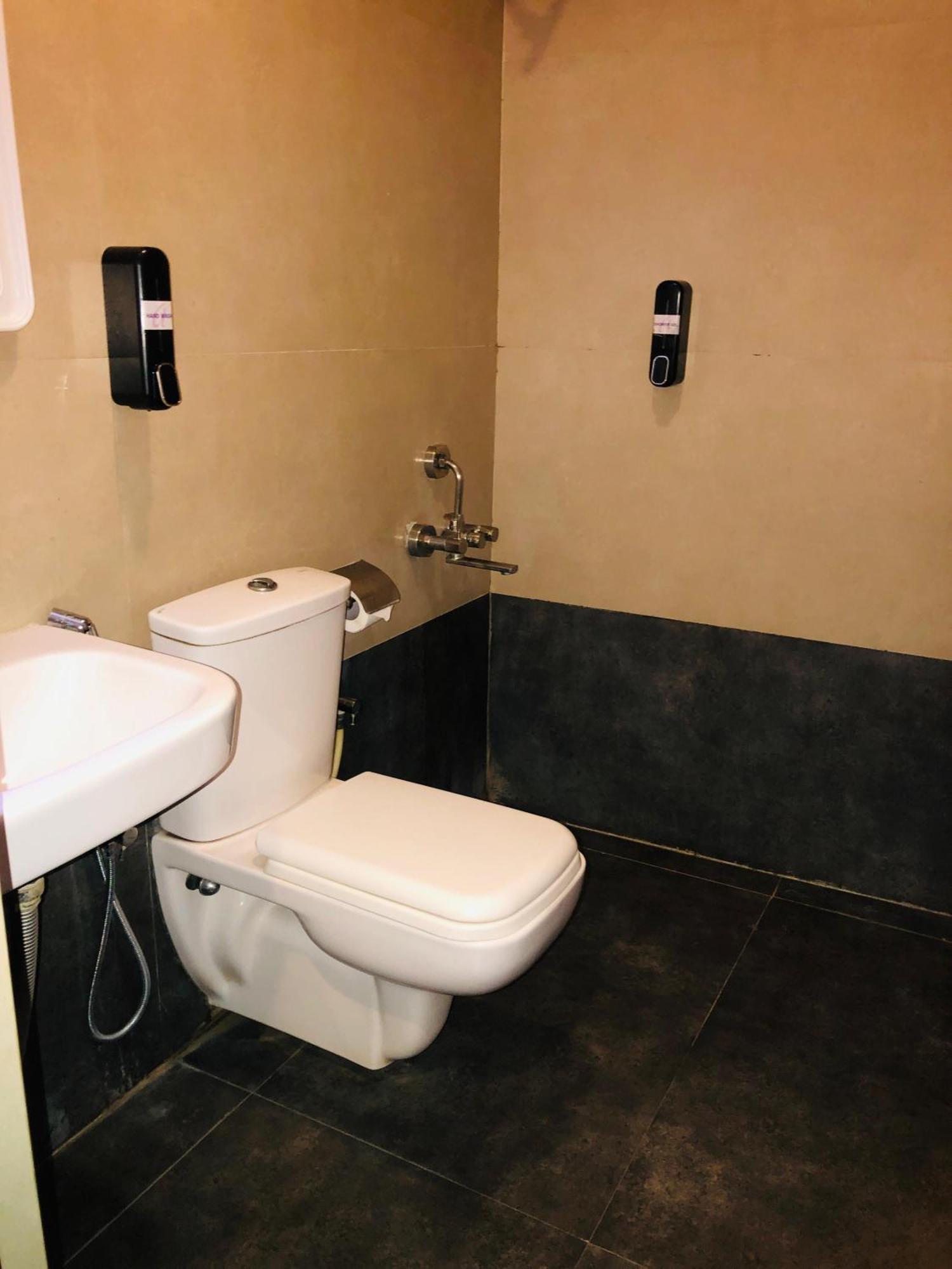 Astra Hotels & Suites - Hsr Layout Sector 1, Near Ecospace Bellandur Bangalore Eksteriør billede